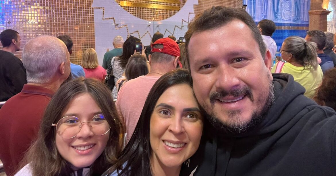 DR. GUILHERME LOPES RECEBE HOMENAGENS EM COMEMORAÇÃO AO SEU ANIVERSÁRIO EM PINHEIRO-MA