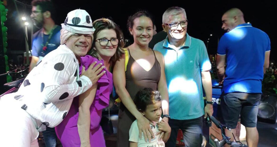 Raposa vive dia inesquecível com mega Festa das Crianças promovida pelo prefeito Eudes Barros