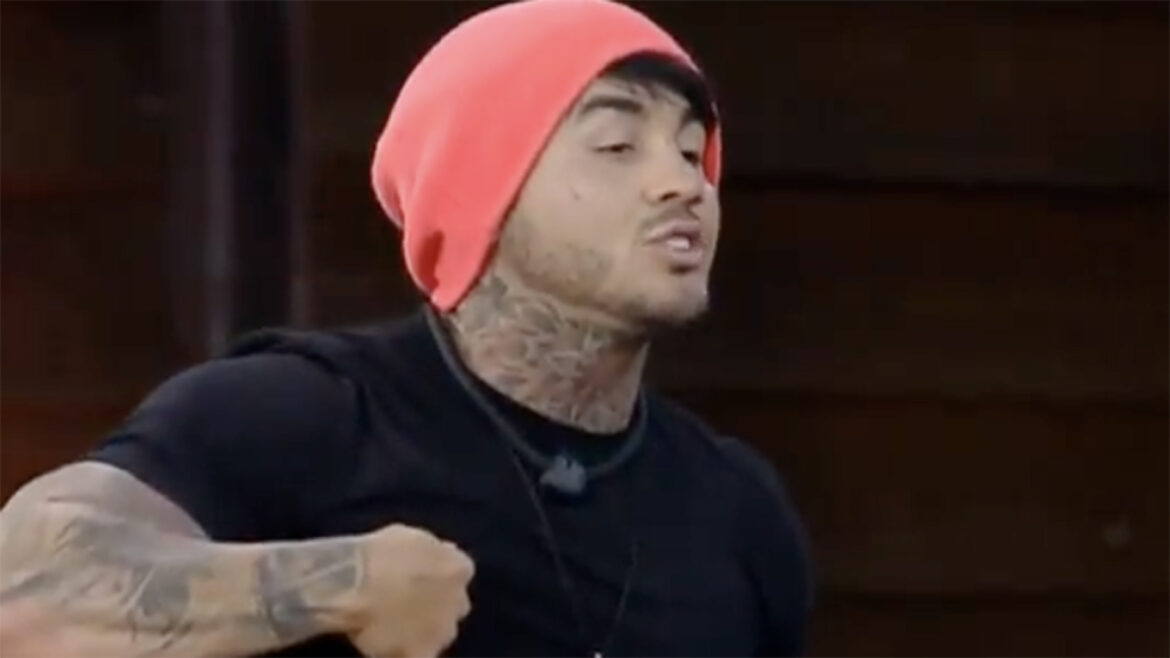 Wallas em A Fazenda 17 - Foto: Reprodução / Record