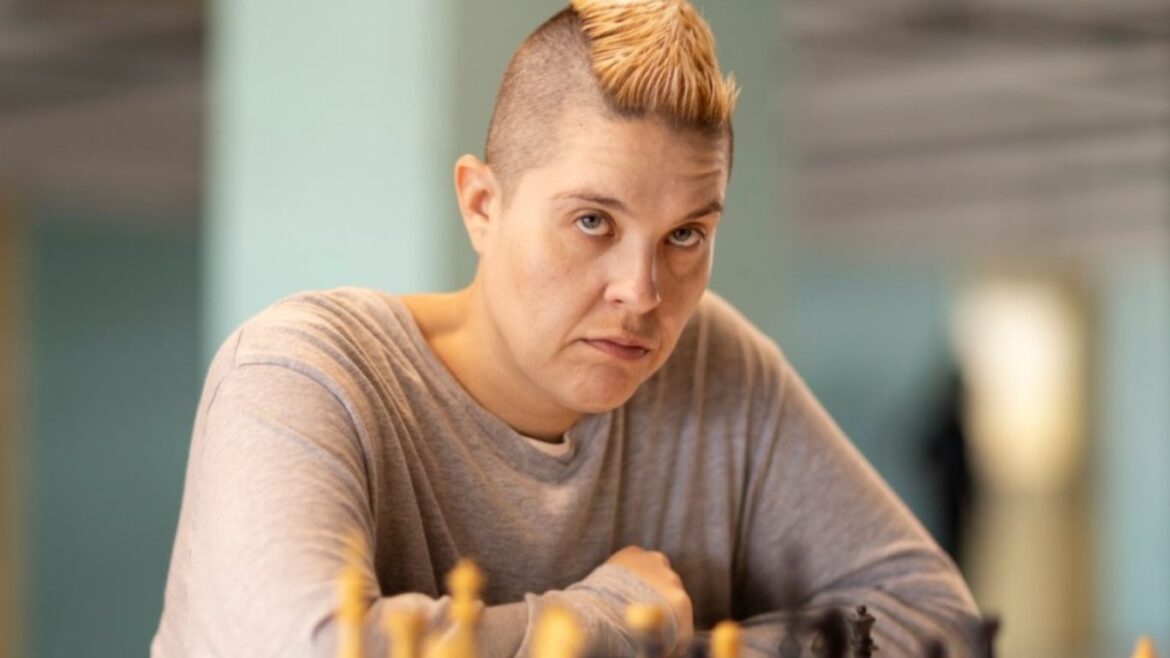 Letícia Rodriguez como Sandrão em Tremembé - Foto: Divulgação / Prime Video