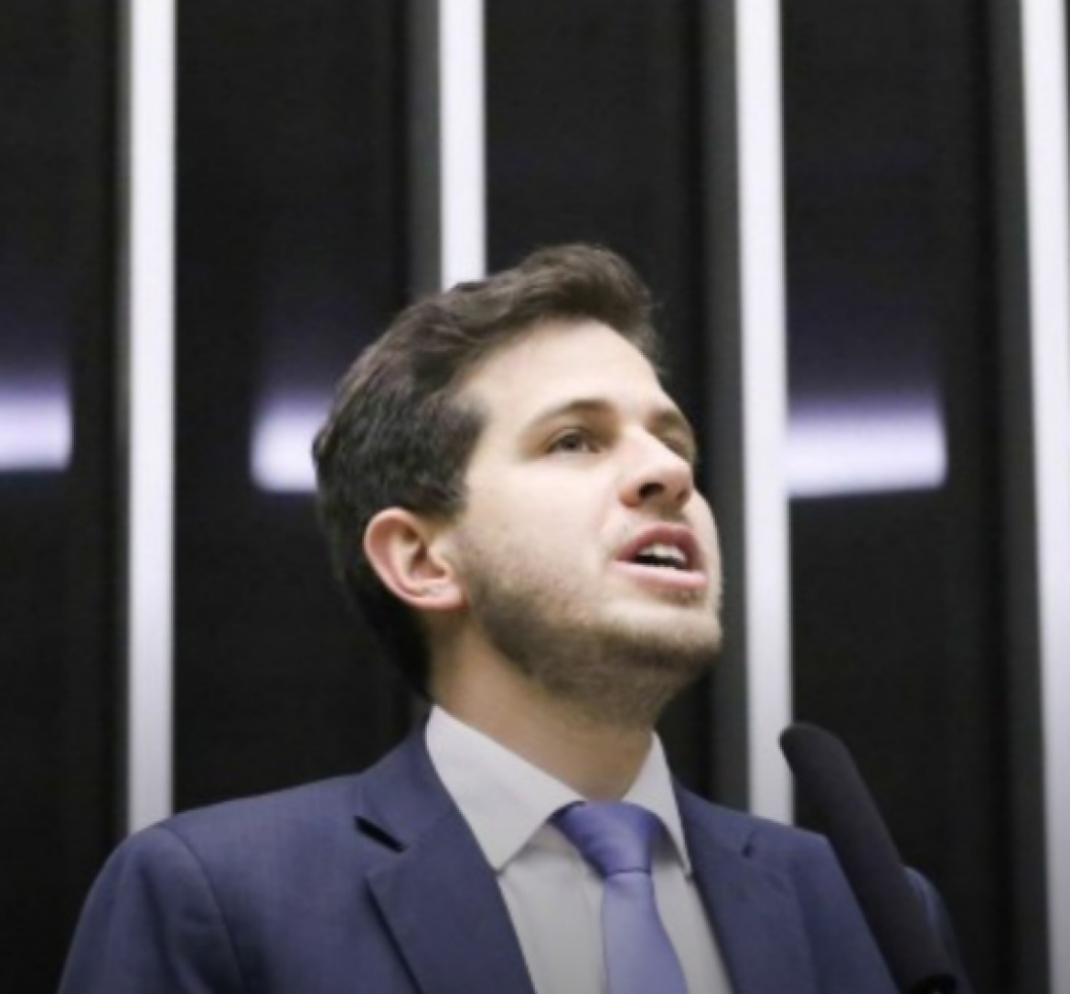 Câmara aprova projeto que amplia licença-paternidade para 20 dias; projeto vai ao Senado | G5News