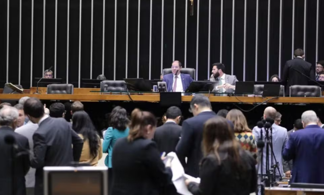 Câmara aprova projeto que tira do teto de gastos despesas de até R$ 5 bilhões com defesa nacional