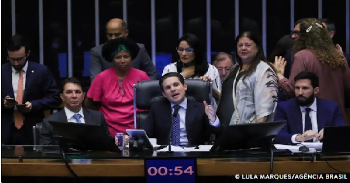 Câmara aprova regras para julgamentos do STF e envia texto ao Senado