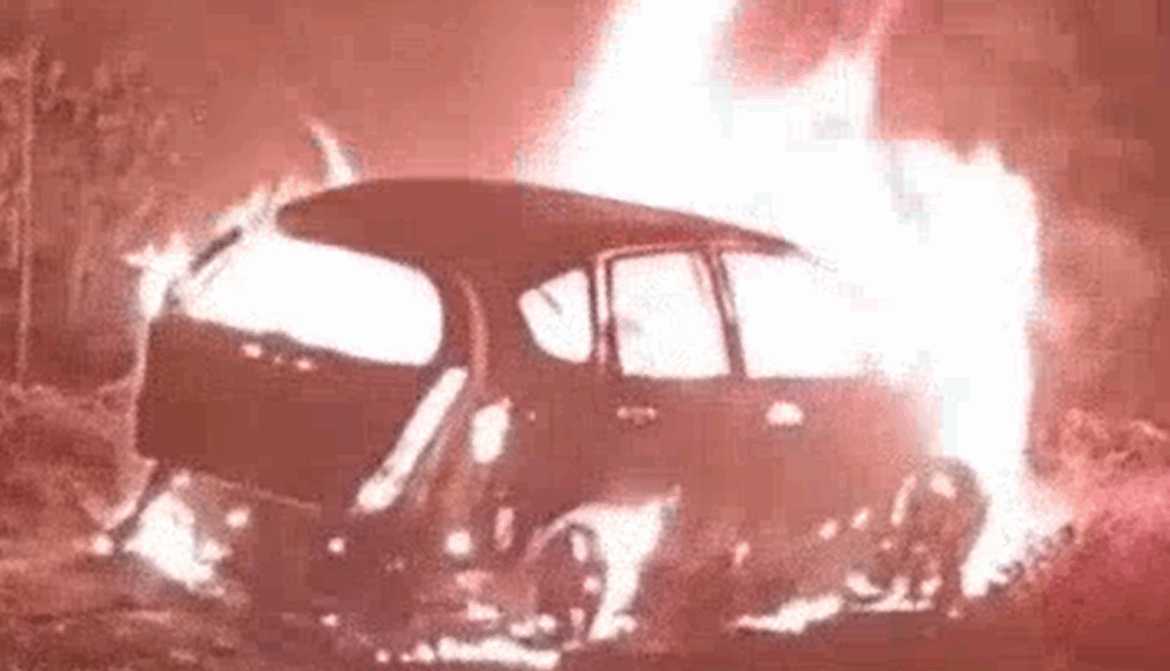 Corpo é achado carbonizado no porta-malas de carro incendiado em São Luís