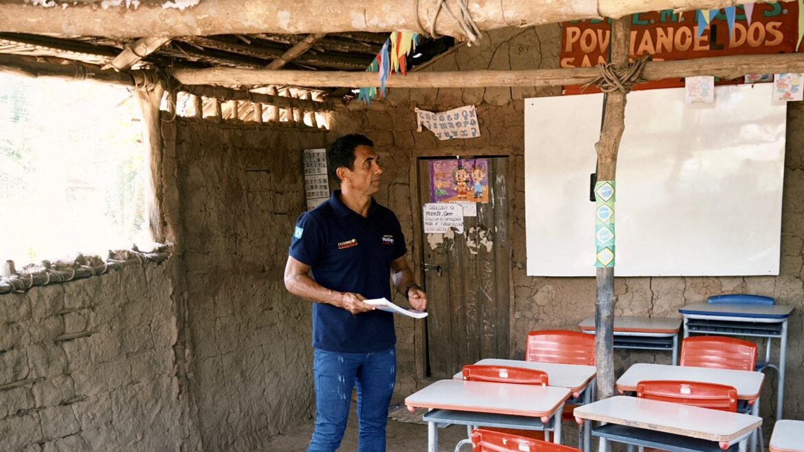 Deputado Wellington denuncia mais uma escola de taipa em Timbiras