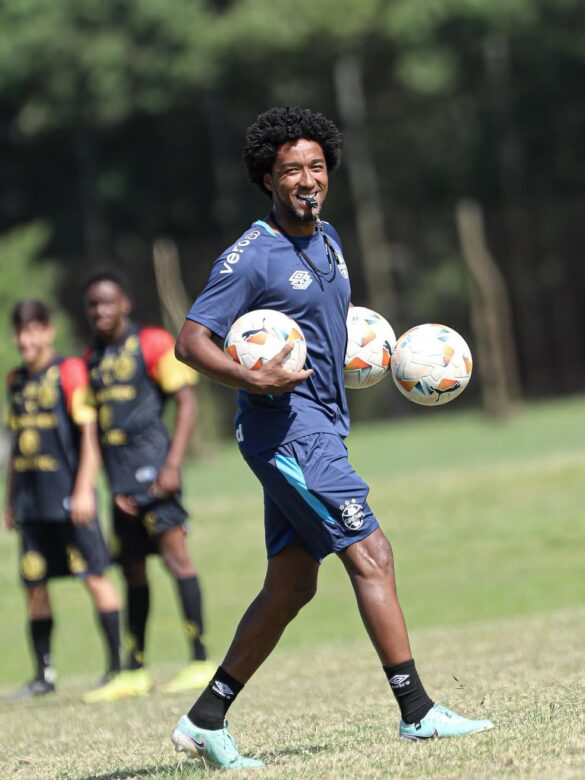 Guilherme Biteco postou fotos em sua nova função na base do Grêmio — Foto: Instagram / Arquivo Pessoal