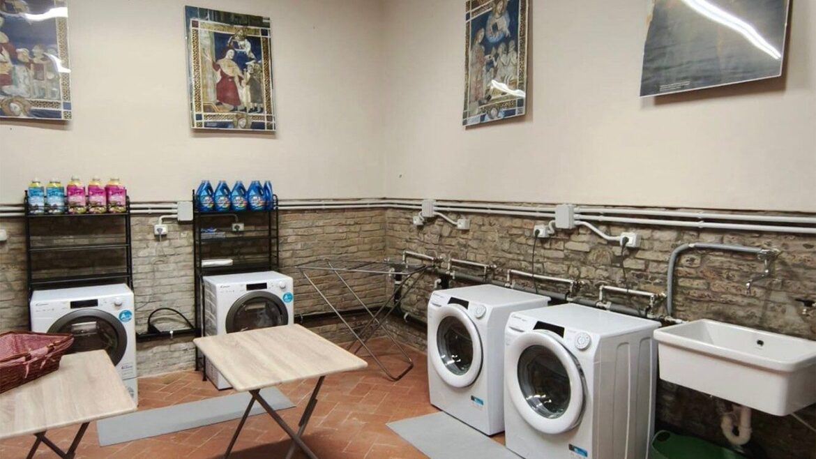 Itália: a primeira “Lavanderia de São Francisco de Assis” é aberta em Parma