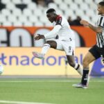 Athletico derrota Botafogo e cola no Flamengo para entrar na briga pela liderança do Brasileirão