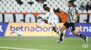 Athletico derrota Botafogo e cola no Flamengo para entrar na briga pela liderança do Brasileirão
