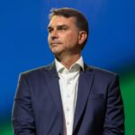 Flávio Bolsonaro quer extinguir auxílio a famílias de detentos e direcionar recursos para vítimas