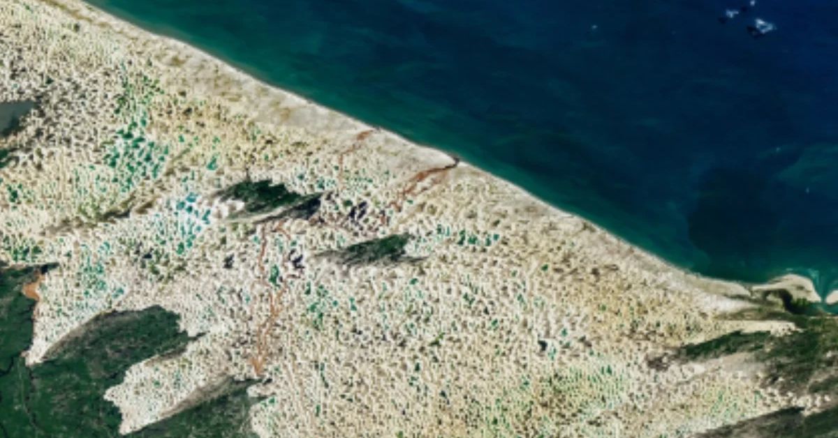 NASA destaca os Lençóis Maranhenses vistos do espaço: “deserto feito de água” chama atenção do mundo