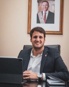 TRE proíbe Orleans Brandão de usar hospitais em propaganda