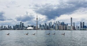 Trump ameaça mudar nome do Lago Ontário para Lago América