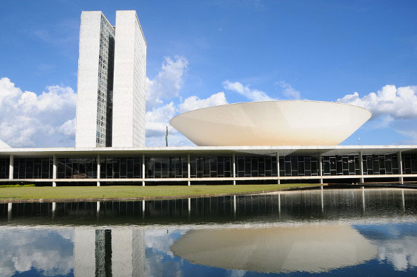Projeto incentiva reserva de vagas para jovens em contratos com o setor público Projeto incentiva reserva de vagas para jovens em contratos com o setor público
