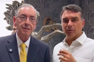 Flávio Bolsonaro apoia Eduardo Cunha em Minas