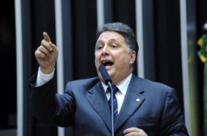 TRE-RJ proíbe Garotinho de usar fundo eleitoral e ir a debates – CartaCapital
