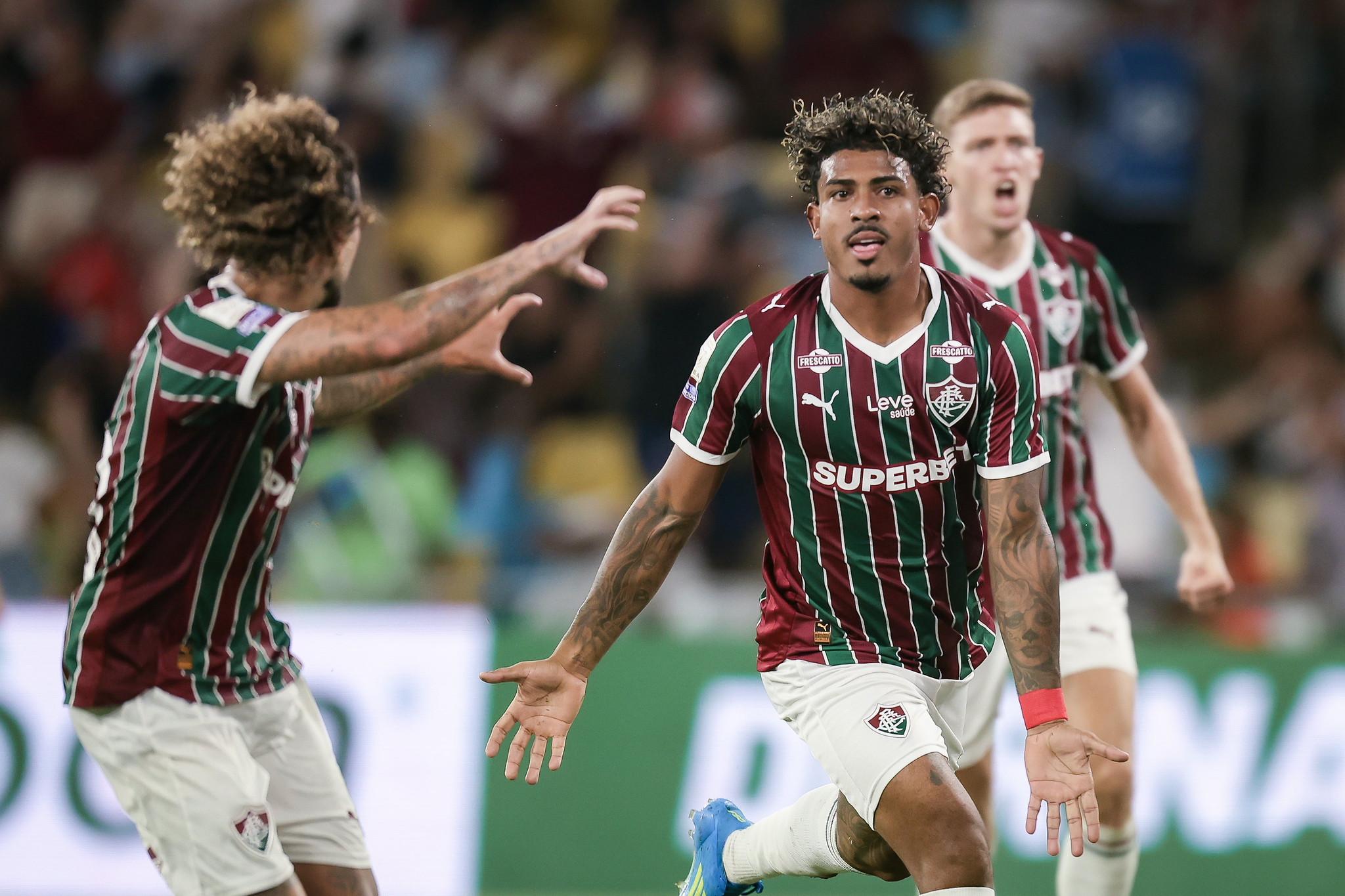 Força, artilheiro! John Kennedy, do Fluminense, volta a ser internado; entenda