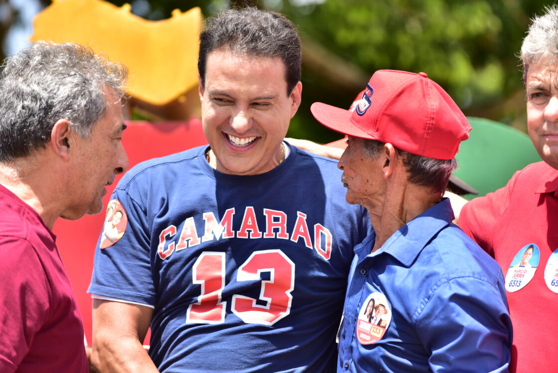 Felipe Camarão percorre a Baixada com apoio popular e propostas para a região