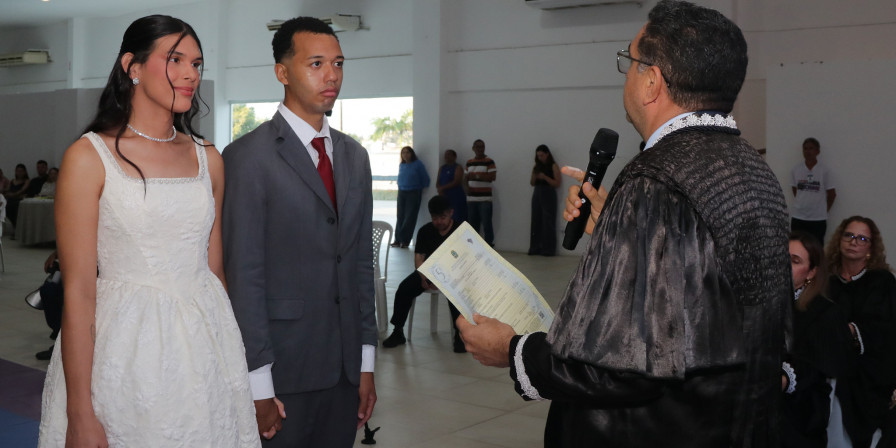 Casamento comunitário une 15 casais LGBTQIAPN+ no Maranhão