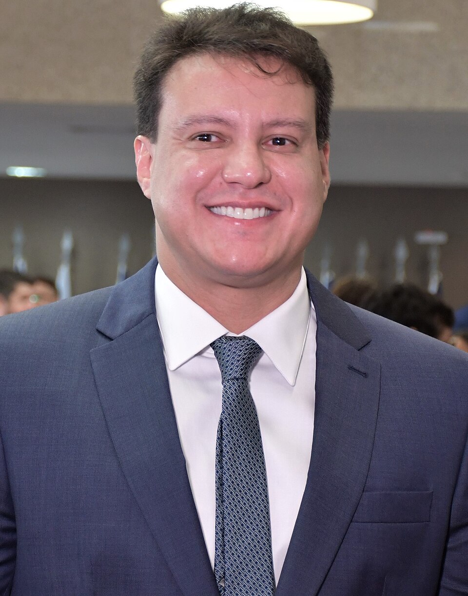 Debate no MA flopa: só 3 candidatos e Camarão é enquadrado