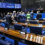 Aziz articula rito especial para levar PEC da escala 6×1 ao plenário