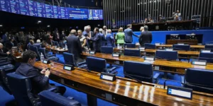 Aziz articula rito especial para levar PEC da escala 6×1 ao plenário
