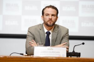 Fazenda estuda crédito para empresas afetadas pelo fim da 6 X 1