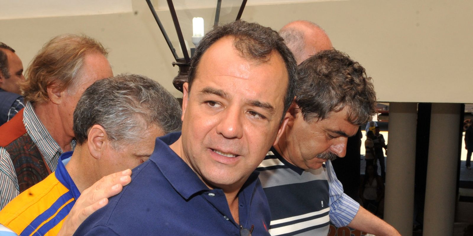 Cabral é condenado por esquema de regalias durante prisão no Rio Cabral é condenado por esquema de regalias durante prisão no Rio