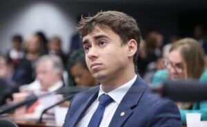 Juiz diz que Nikolas não chamou Vorcaro de ‘lindão’ e determina retirada de notícia de site do ar | Eleições 2026