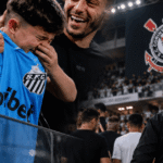 Corinthians proíbe torcedores após hostilização a garoto com camisa de Neymar