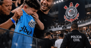 Corinthians proíbe torcedores após hostilização a garoto com camisa de Neymar