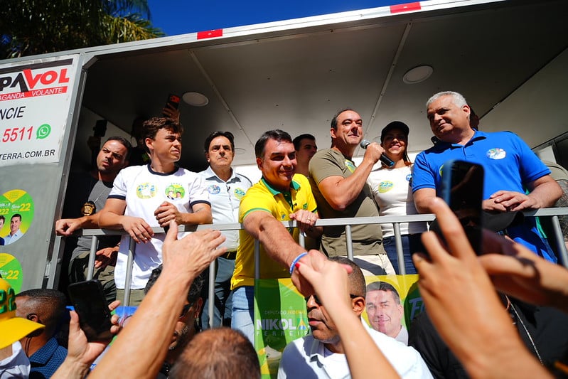 Flávio Bolsonaro diz que é preciso ‘proteger o STF de Alexandre de Moraes’ – CartaCapital