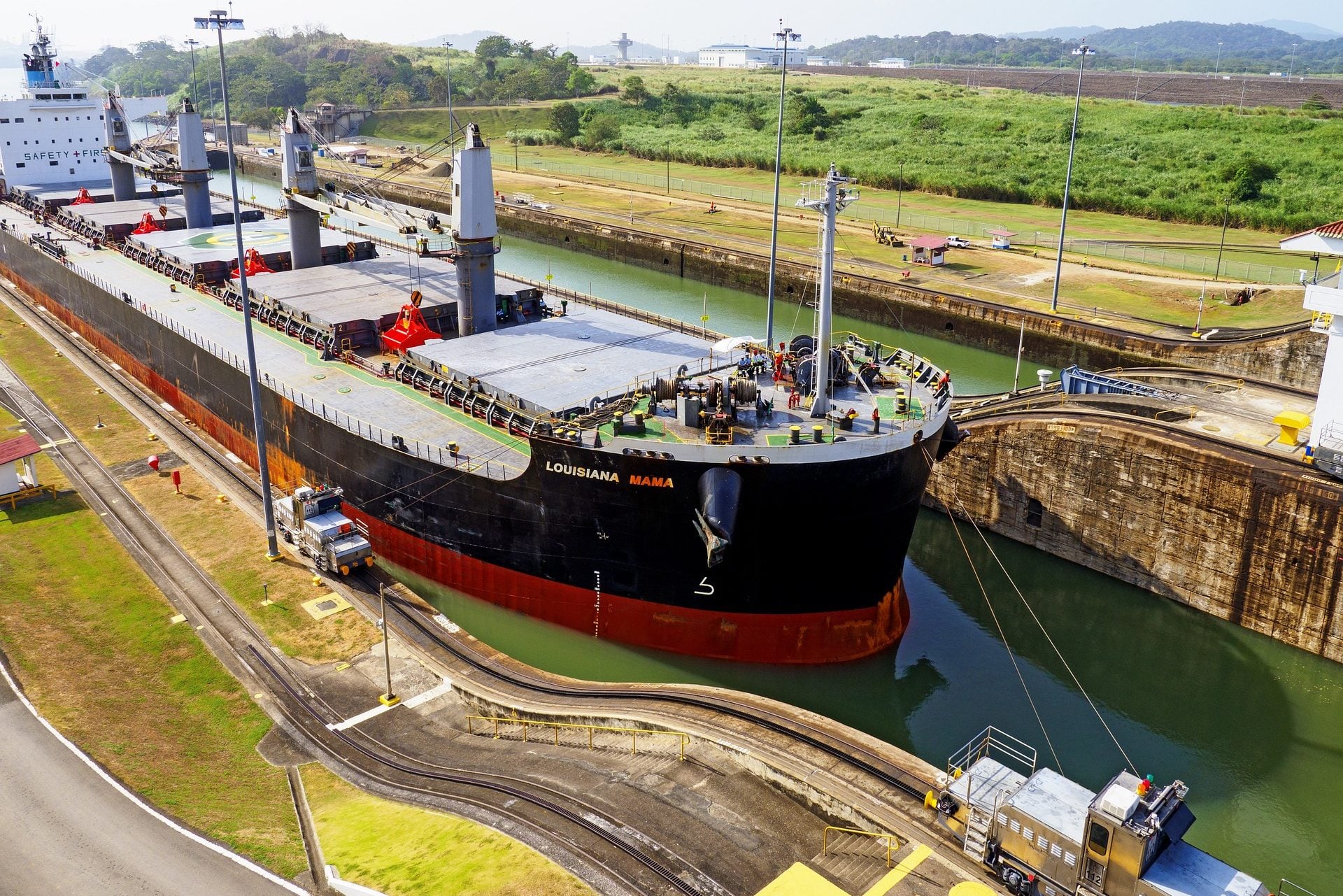 Barril de petróleo volta a se aproximar dos US$ 100