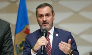 Ministro do STF André Mendon determina afastamento de Andrei Rodrigues da direção-geral da Polícia Federal