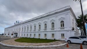 Disputa ao Senado no MA tem candidatos da direita na liderança a menos de um mês das eleições