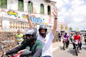Orleans Brandão anuncia isenção de IPVA para motoristas de aplicativo e mototaxistas durante ato com a categoria