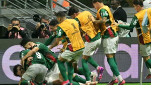 Palmeiras derrota LDU e leva vantagem para jogo da volta na altitude de Quito e Corinthians arranca empate na Argentina