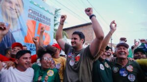 Motocada e arrastão gigantes mostram que Matinha está fechada com Orleans Brandão