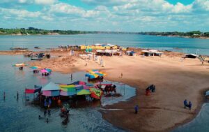Veraneio 2026 nas praias do Cacau e do Meio chega ao fim neste domingo (13) após reunir mais de 130 mil pessoas