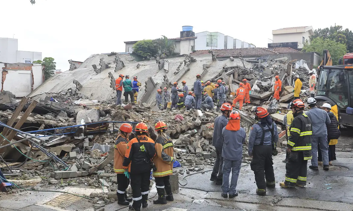 Chuvas deixam ao menos oito mortos na Grande São Paulo