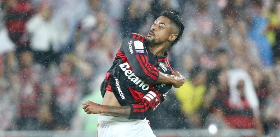 No Maracanã, Flamengo derrota o Corinthians neste domingo e reconquista a liderança do Campeonato Brasileiro