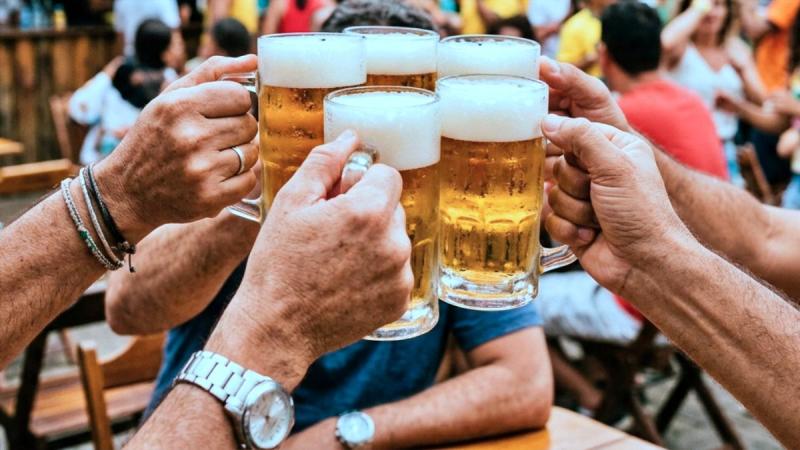 Samba, chopp gelado e comida de boteco embalam fim de semana no Rio Anil