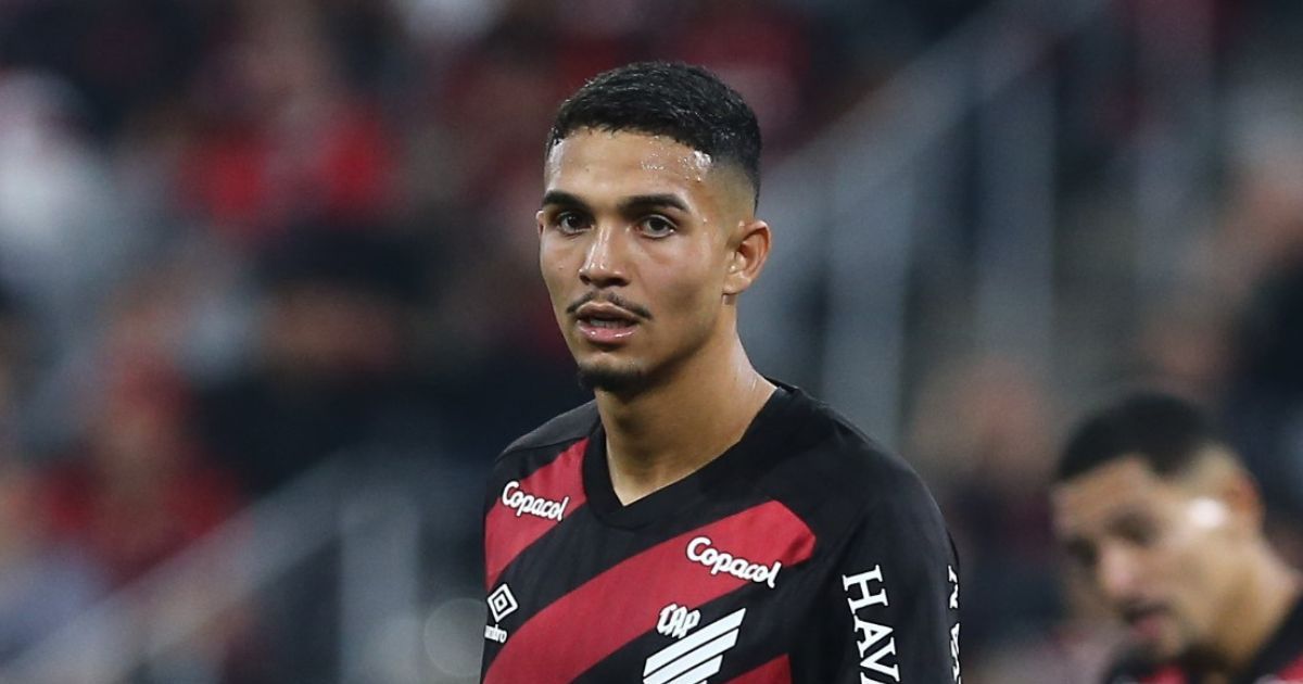 Barcelona manda olheiro ao Brasil para ver Arthur Dias, promessa do Athletico