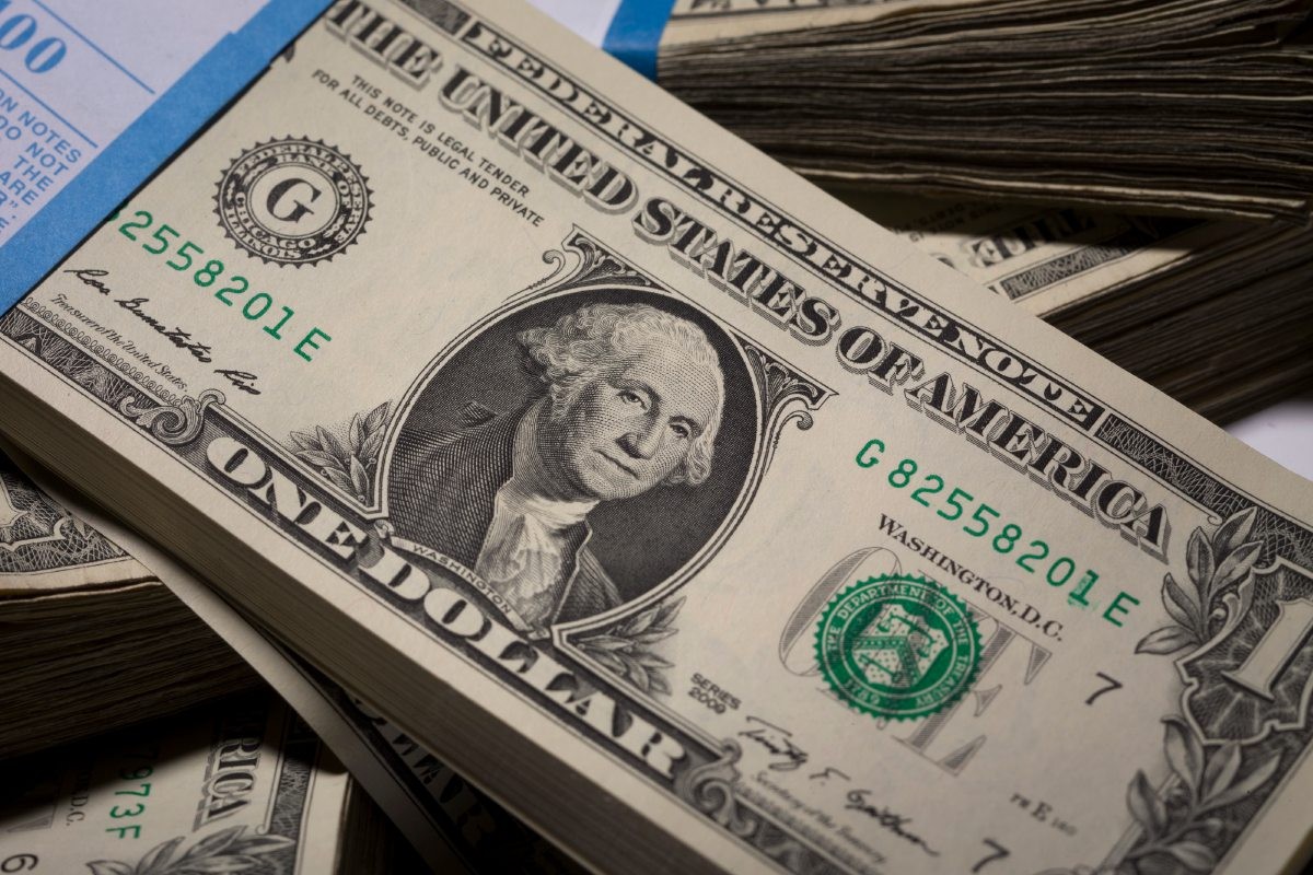 Dólar à vista recua a R$ 5,10 e real é destaque com suporte de eleições mais apertadas | Finanças
