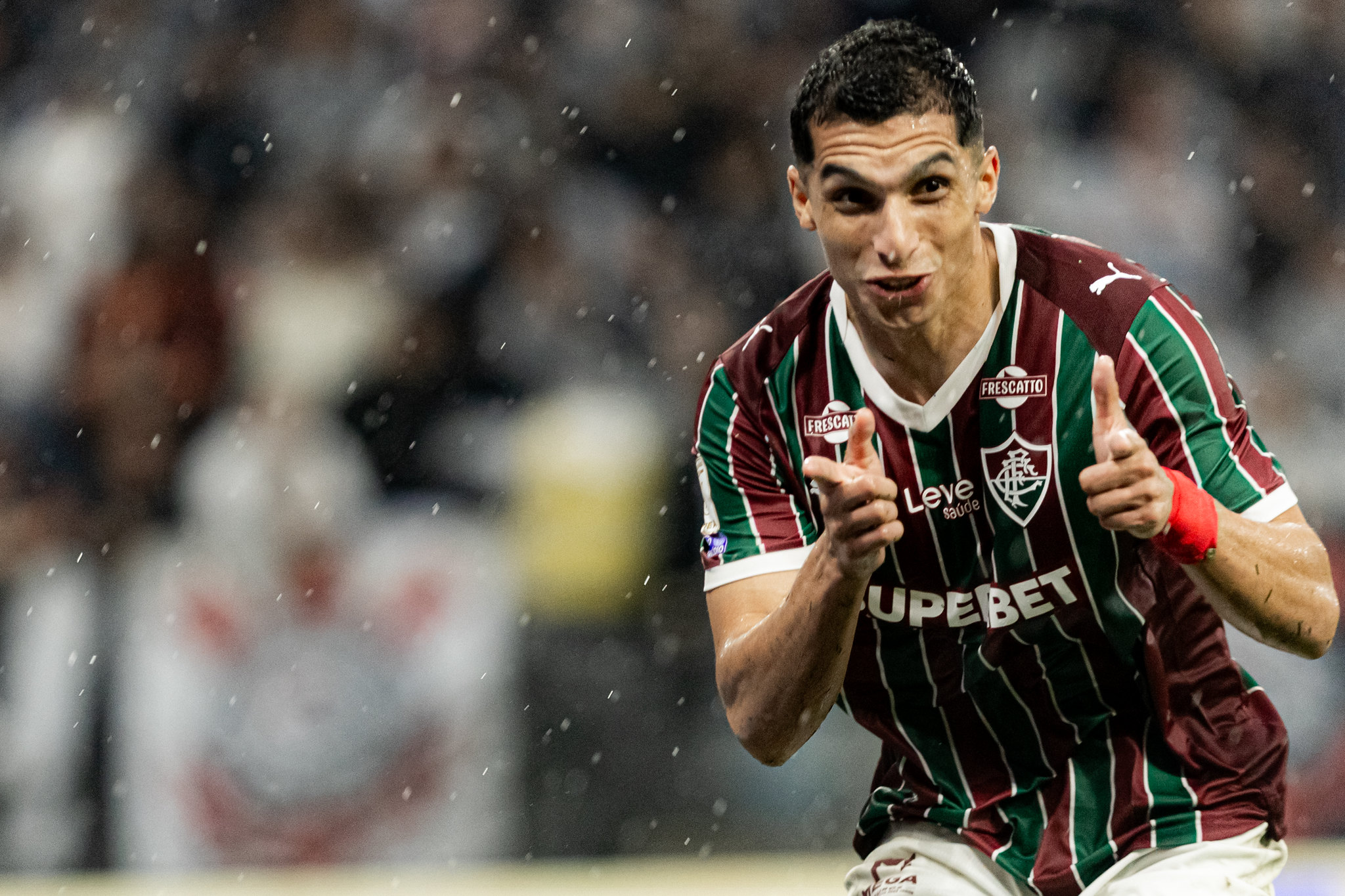 Serna chega a 40 participações em gols pelo Fluminense; confira