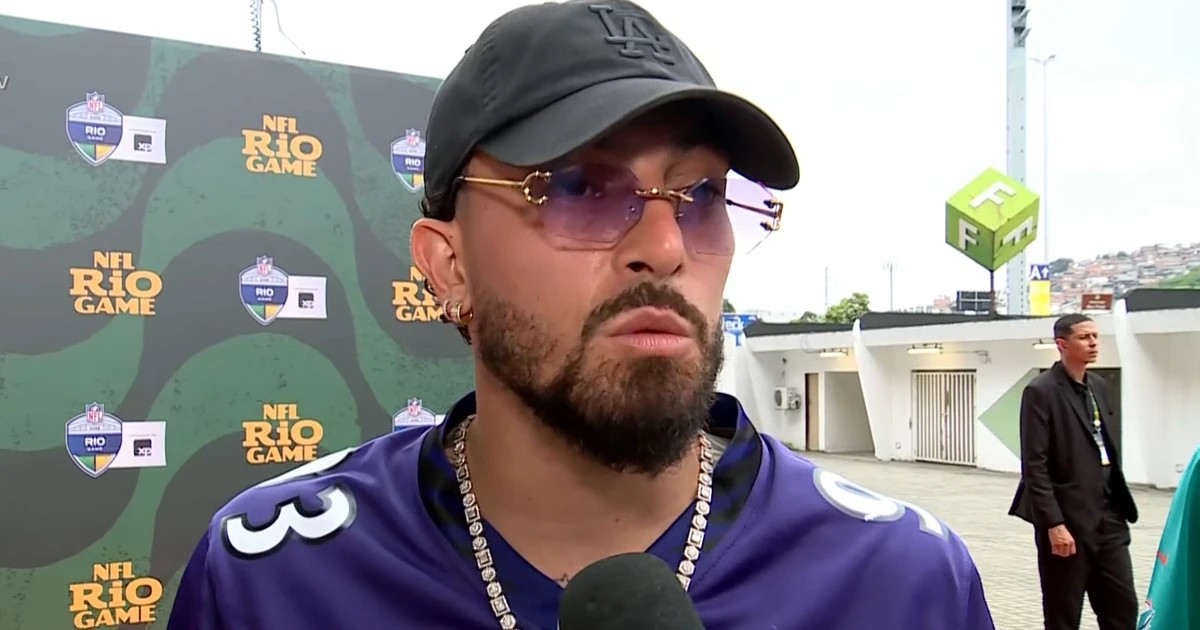 Capitão do Botafogo, Alex Telles chega ao Maracanã para NFL e reforça torcida pelo Baltimore Ravens: ‘A gente sempre dá sorte’