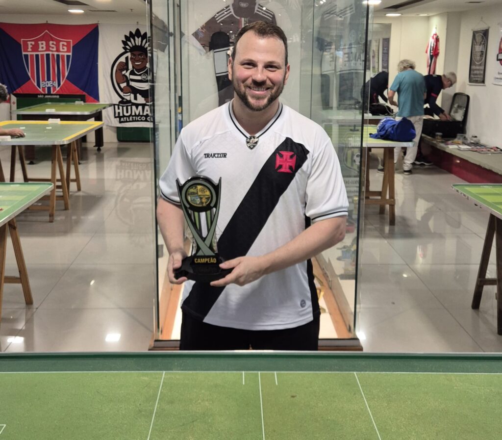 Dobradinha vascaína no Open de Futebol de Mesa em São Gonçalo