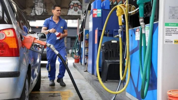 Aumento abusivo nos combustíveis resulta em multa superior a R$ 700 milhões; saiba como denunciar
