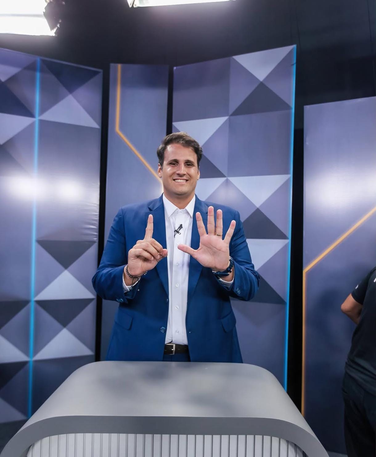 Orleans vence debate, enquadra adversários e confirma ser o único candidato lulista no Maranhão