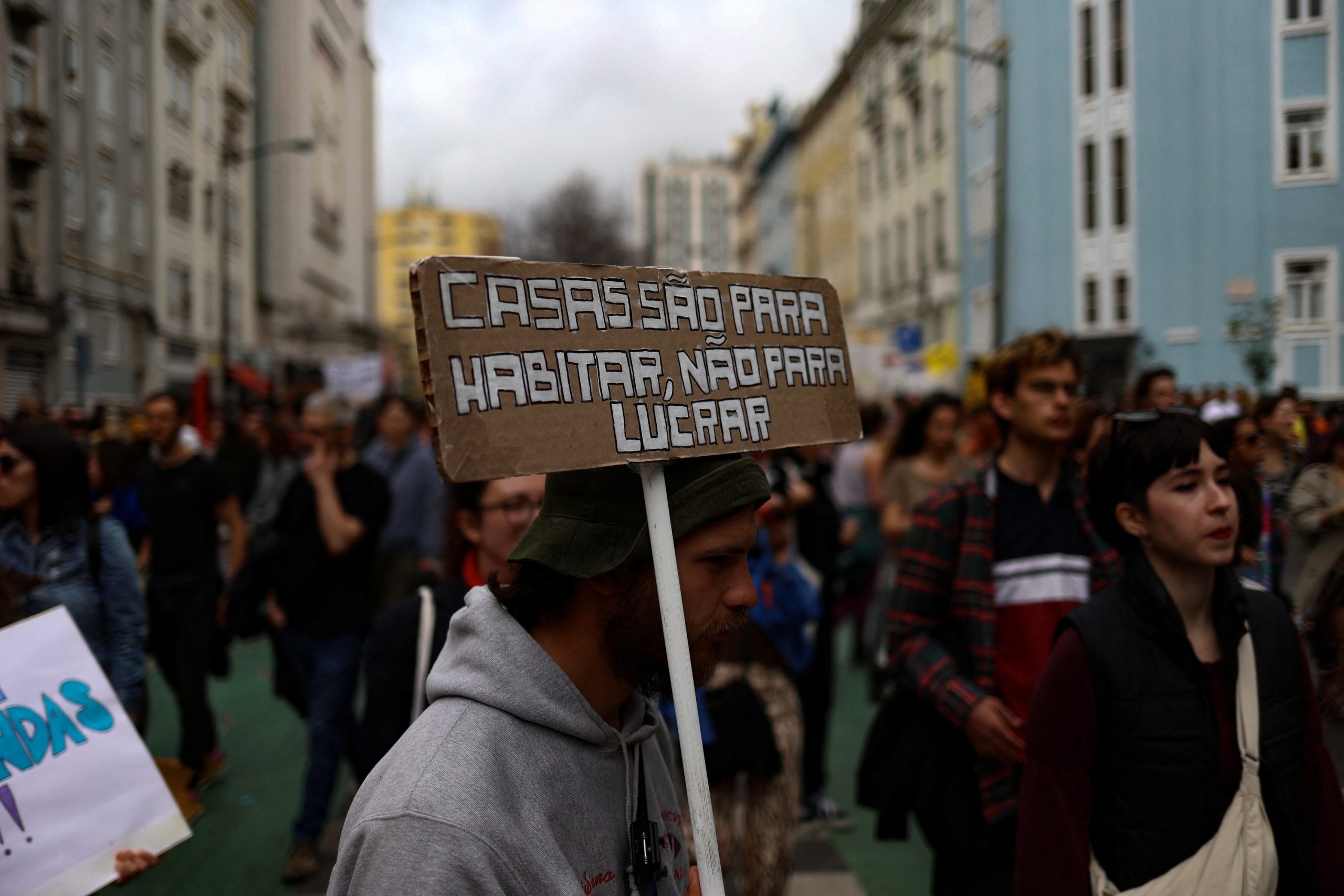 Portugal avança com reforma que facilita despejos e pode afetar brasileiros